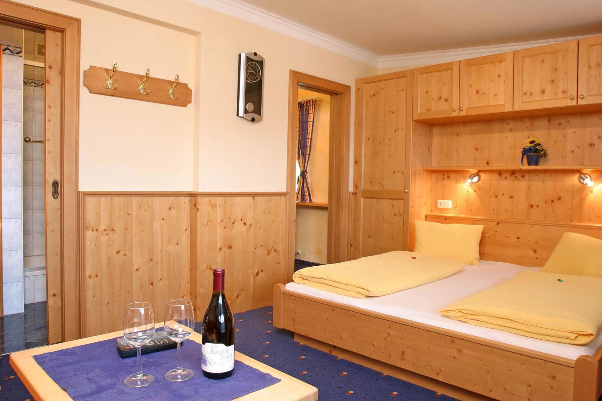 Pension Sonneck Neukirchen am Großvenediger Buitenkant foto