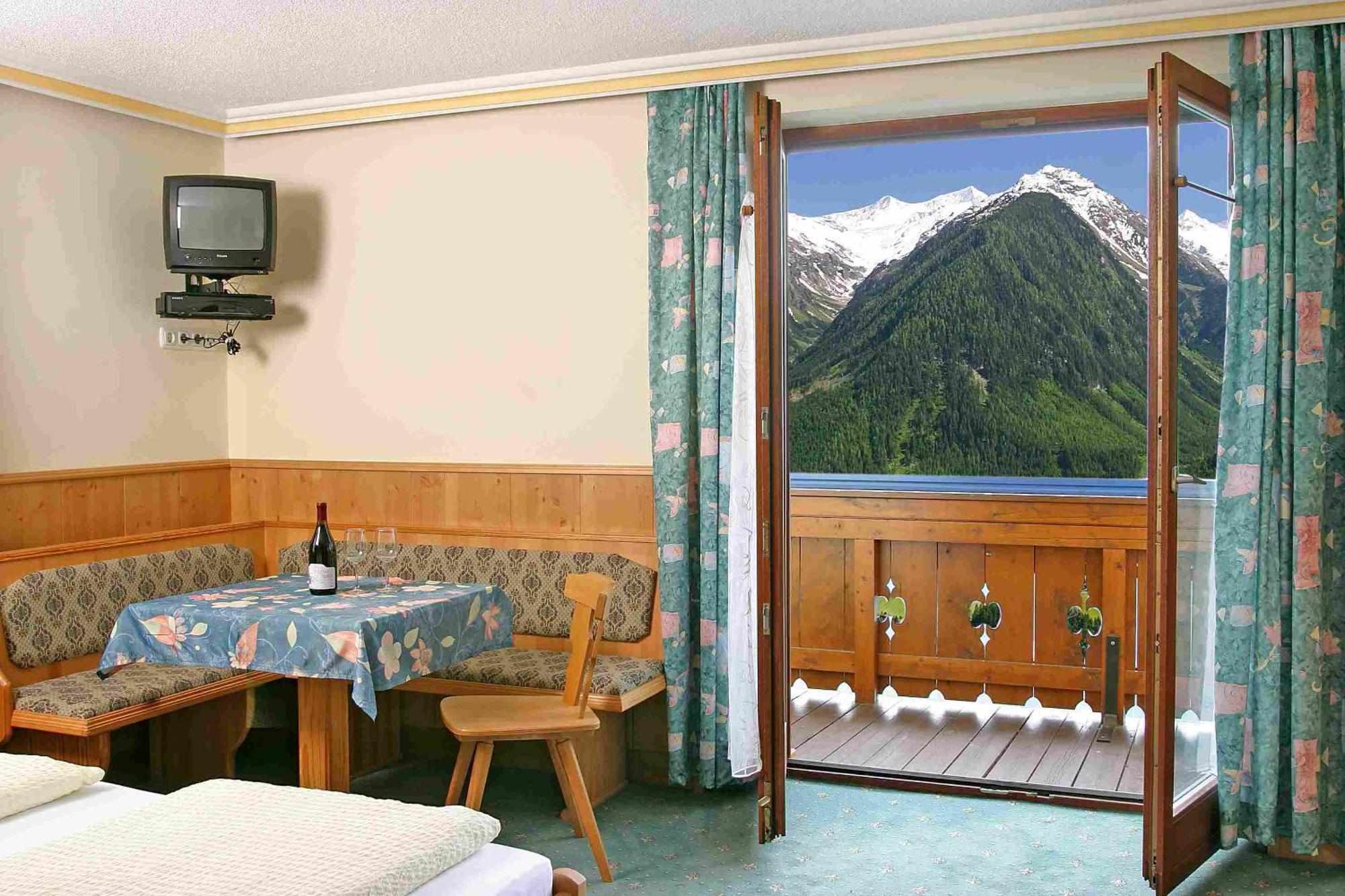 Pension Sonneck Neukirchen am Großvenediger Buitenkant foto